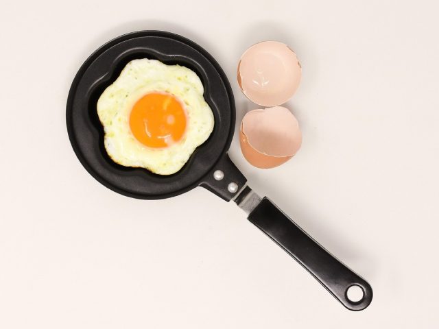 Saisir une viande dans une petite poêle